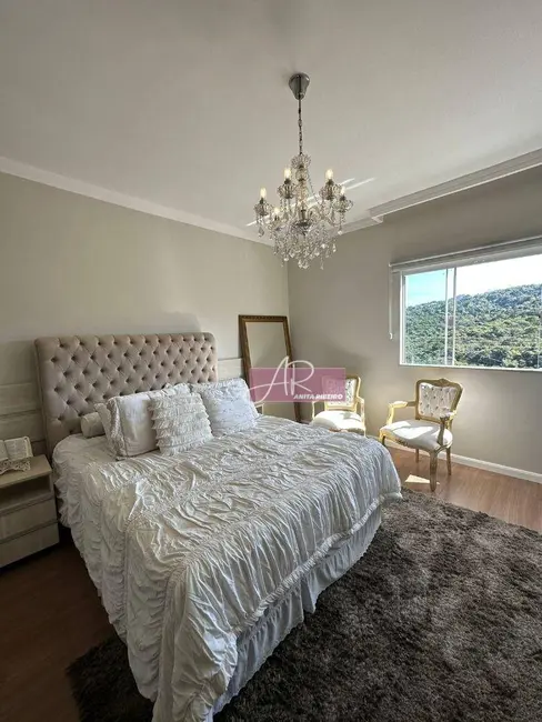 Casa com 3 quartos à venda, 450m2 em Colinas de Santa Bárbara, Pouso Alegre - MG - imagem 7 Foto 7 de Casa com 3 quartos à venda, 450m2 em Colinas de Santa Bárbara, Pouso Alegre - MG