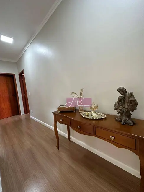 Casa com 3 quartos à venda, 450m2 em Colinas de Santa Bárbara, Pouso Alegre - MG - imagem 9 Foto 9 de Casa com 3 quartos à venda, 450m2 em Colinas de Santa Bárbara, Pouso Alegre - MG