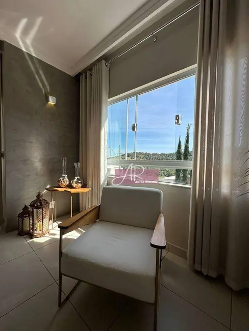 Casa com 3 quartos à venda, 450m2 em Colinas de Santa Bárbara, Pouso Alegre - MG - imagem 5 Foto 5 de Casa com 3 quartos à venda, 450m2 em Colinas de Santa Bárbara, Pouso Alegre - MG