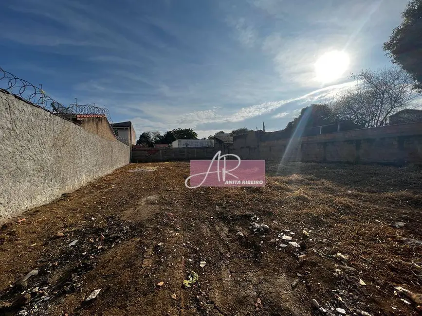 Foto 1 de Terreno / Lote à venda, 480m2 em Pouso Alegre - MG