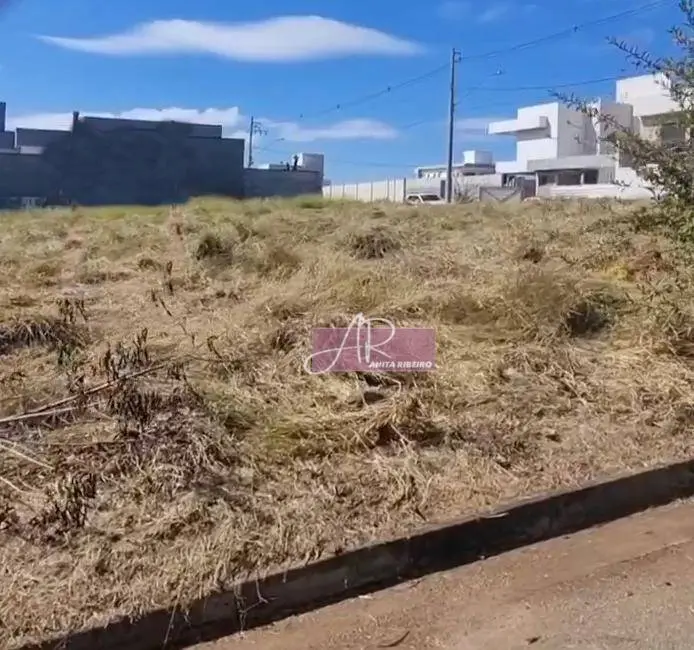 Foto 1 de Terreno / Lote à venda, 397m2 em Pouso Alegre - MG