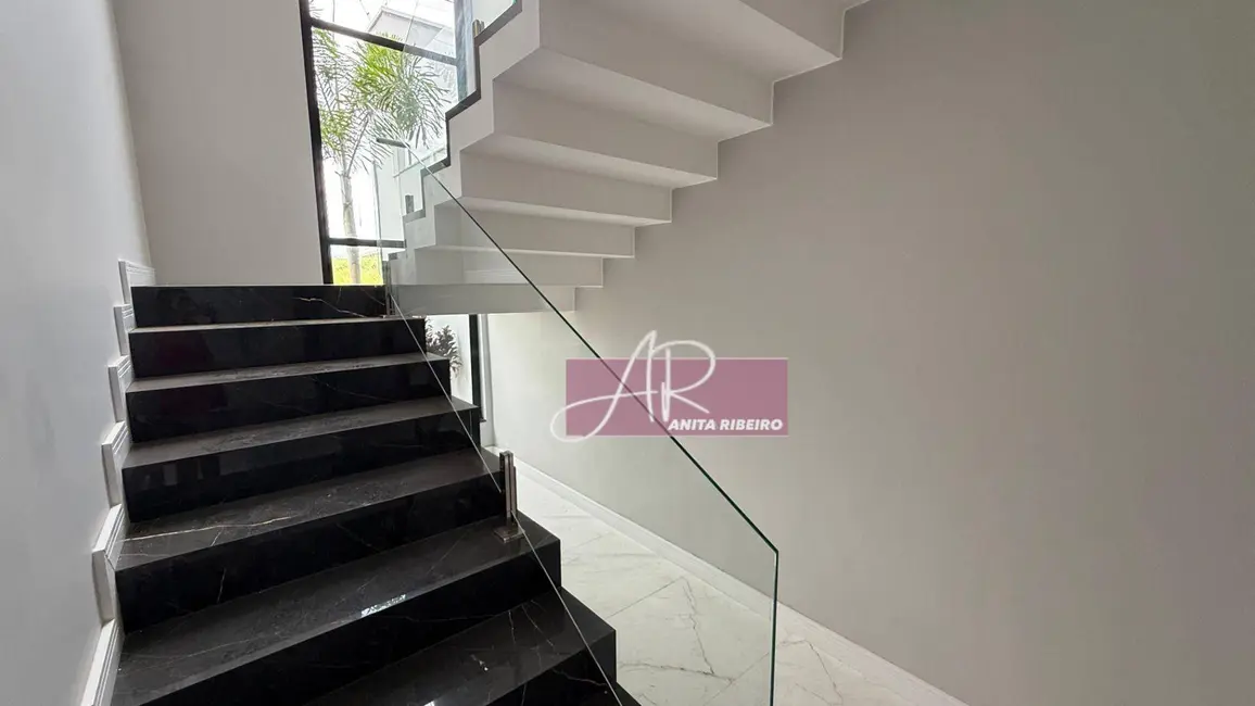 Casa com 4 quartos à venda, 350m2 em Pouso Alegre - MG - imagem 8 Foto 8 de Casa com 4 quartos à venda, 350m2 em Pouso Alegre - MG