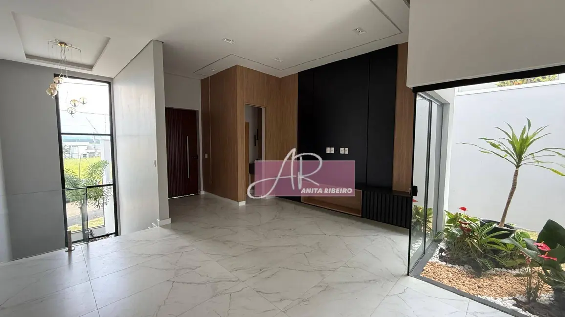 Foto 1 de Casa com 4 quartos à venda, 350m2 em Pouso Alegre - MG