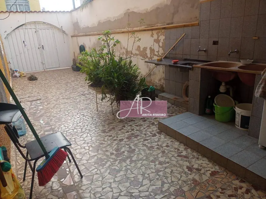 Casa com 5 quartos à venda, 300m2 em Centro, Pouso Alegre - MG - imagem 6 Foto 6 de Casa com 5 quartos à venda, 300m2 em Centro, Pouso Alegre - MG