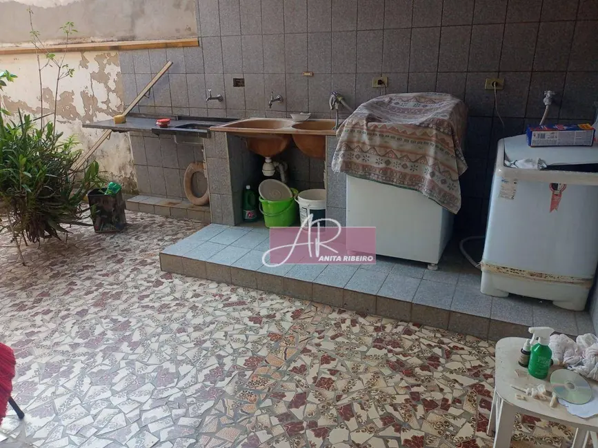 Casa com 5 quartos à venda, 300m2 em Centro, Pouso Alegre - MG - imagem 7 Foto 7 de Casa com 5 quartos à venda, 300m2 em Centro, Pouso Alegre - MG
