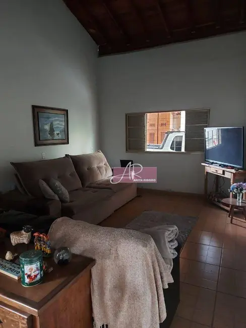 Foto 1 de Casa com 3 quartos à venda, 300m2 em Pouso Alegre - MG