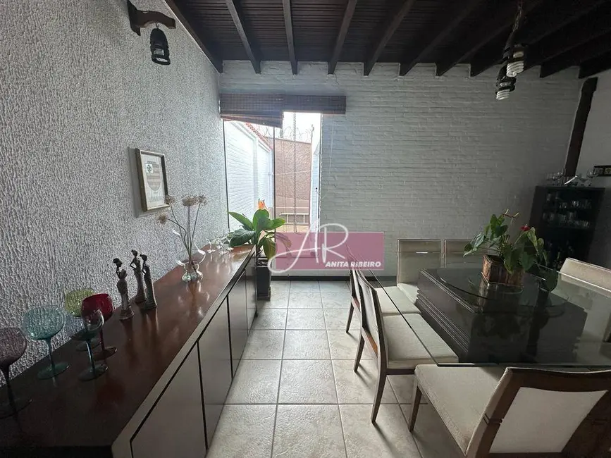 Foto 5 de Casa com 4 quartos à venda, 358m2 em Pouso Alegre - MG
