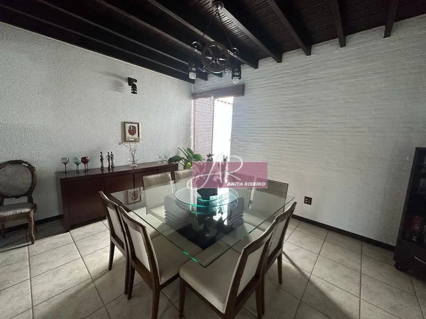 Foto 6 de Casa com 4 quartos à venda, 358m2 em Pouso Alegre - MG