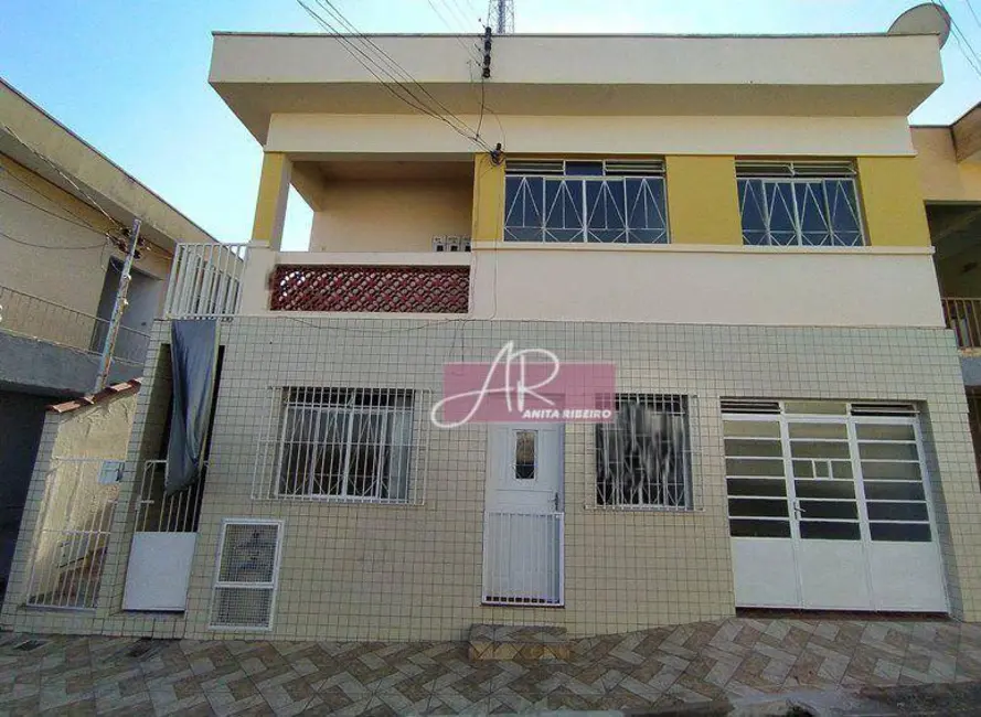 Foto 1 de Casa com 5 quartos à venda, 200m2 em Santo Antônio, Pouso Alegre - MG