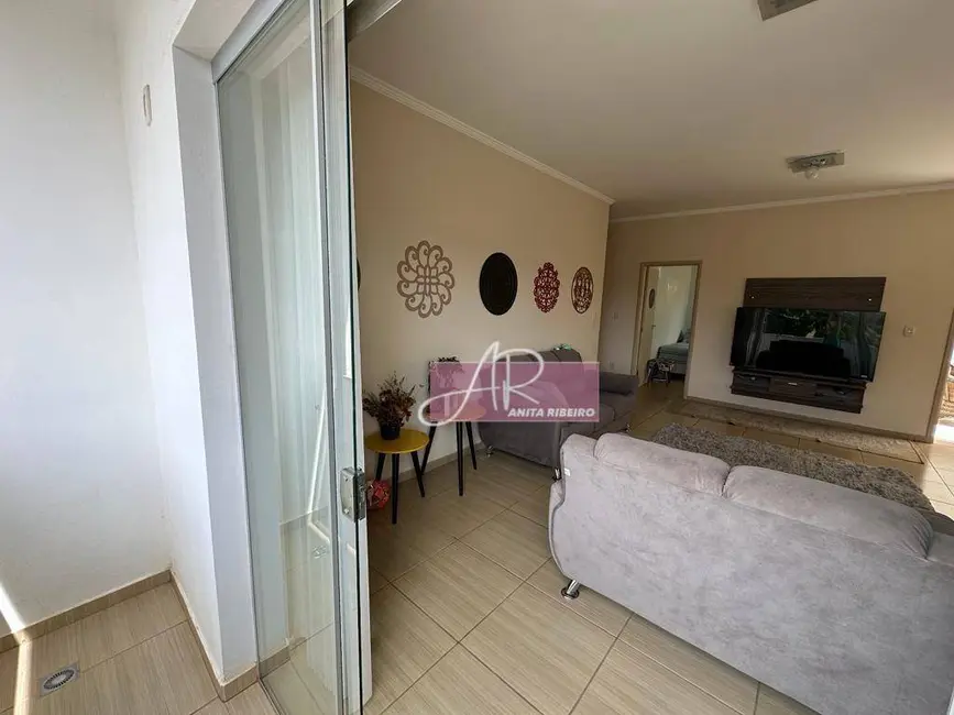 Foto 2 de Casa com 4 quartos à venda, 300m2 em Pouso Alegre - MG