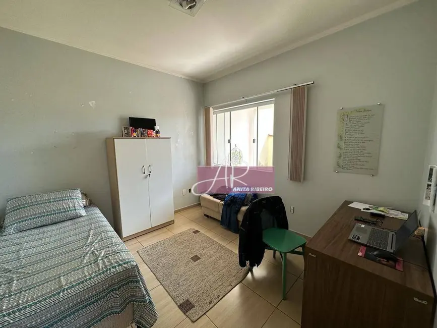 Casa com 4 quartos à venda, 300m2 em Pouso Alegre - MG - imagem 6 Foto 6 de Casa com 4 quartos à venda, 300m2 em Pouso Alegre - MG