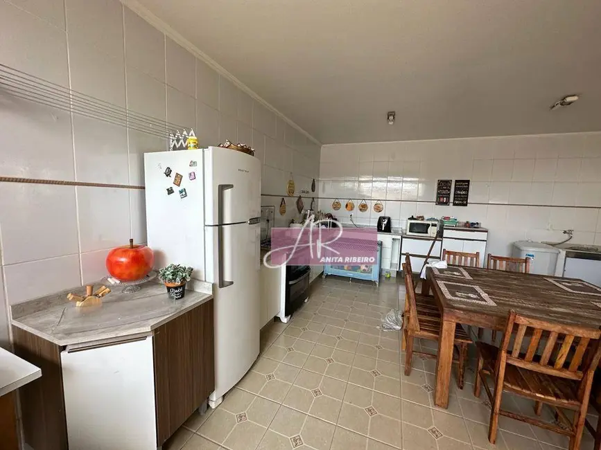 Foto 3 de Casa com 4 quartos à venda, 300m2 em Pouso Alegre - MG