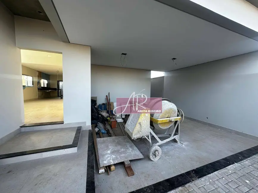 Foto 2 de Casa com 4 quartos à venda, 360m2 em Pouso Alegre - MG