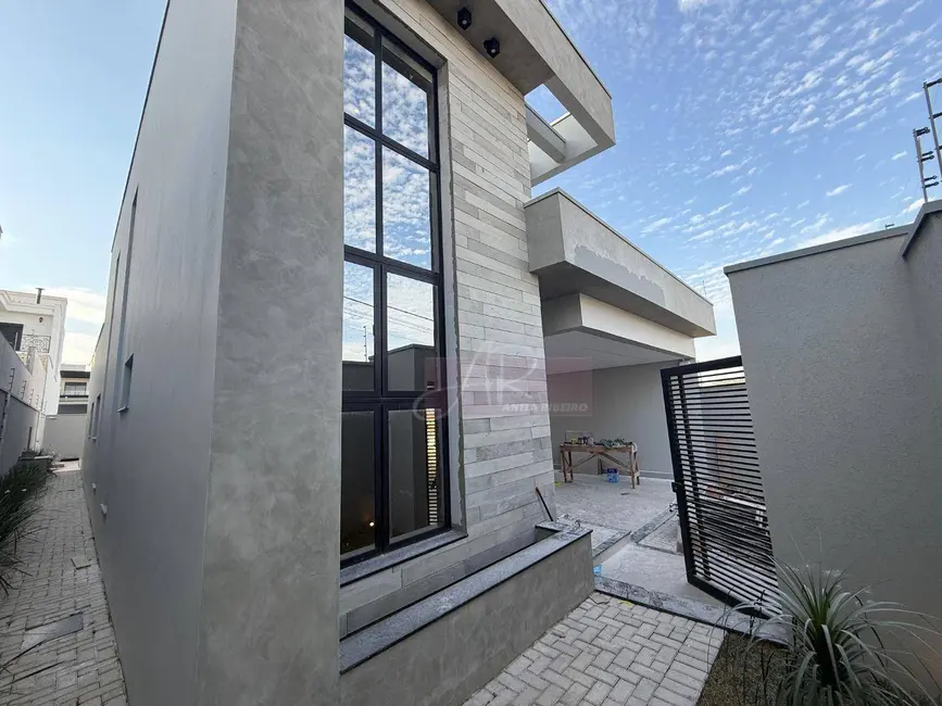 Foto 1 de Casa com 4 quartos à venda, 360m2 em Pouso Alegre - MG