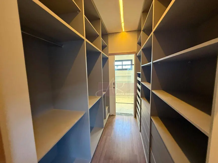 Foto 9 de Casa com 4 quartos à venda, 360m2 em Pouso Alegre - MG