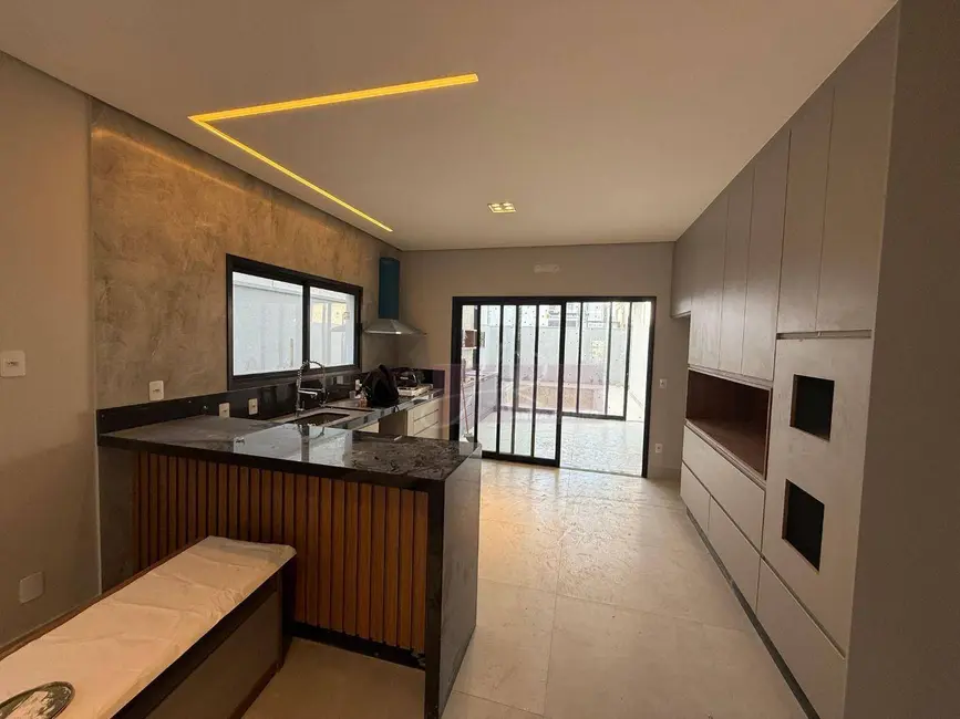 Foto 5 de Casa com 4 quartos à venda, 360m2 em Pouso Alegre - MG