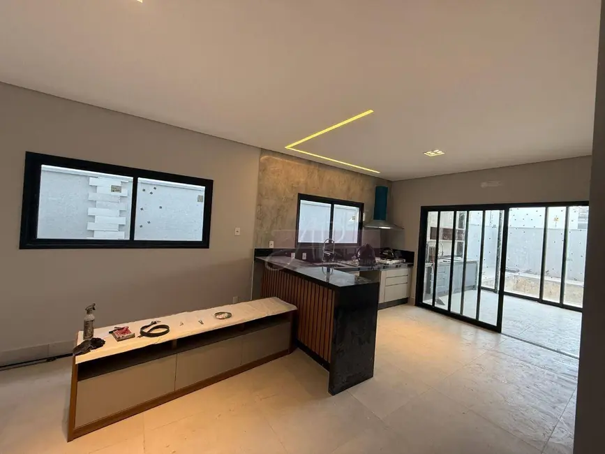 Foto 4 de Casa com 4 quartos à venda, 360m2 em Pouso Alegre - MG