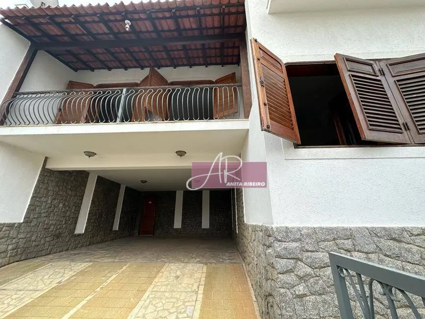 Foto 2 de Casa com 6 quartos à venda, 360m2 em Pouso Alegre - MG