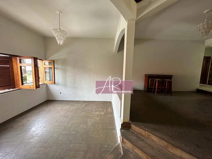 Foto 3 de Casa com 6 quartos à venda, 360m2 em Pouso Alegre - MG