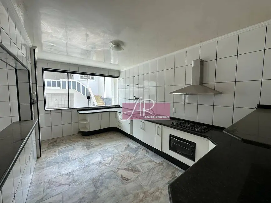 Foto 6 de Casa com 6 quartos à venda, 360m2 em Pouso Alegre - MG