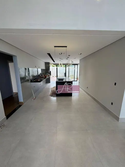 Foto 3 de Casa com 3 quartos à venda, 300m2 em Pouso Alegre - MG