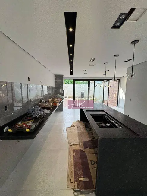 Foto 4 de Casa com 3 quartos à venda, 300m2 em Pouso Alegre - MG