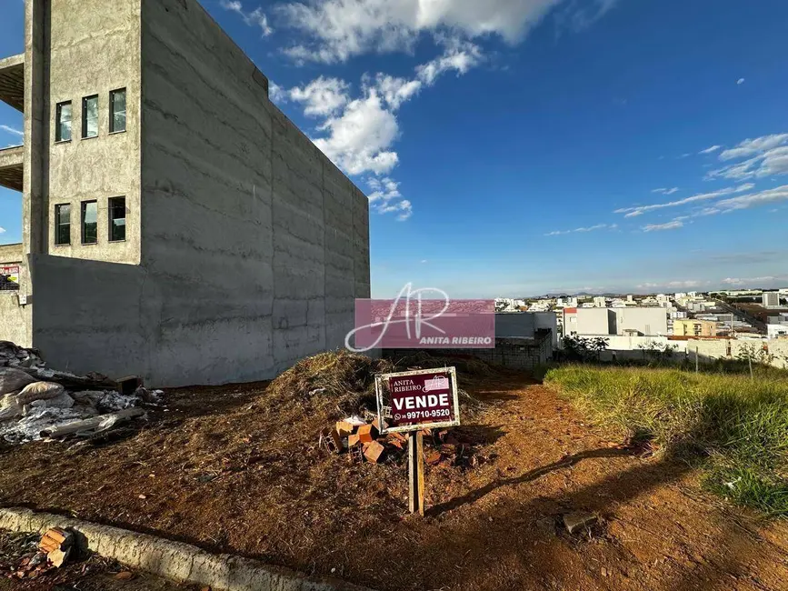 Foto 1 de Terreno / Lote à venda, 235m2 em Parque Real, Pouso Alegre - MG