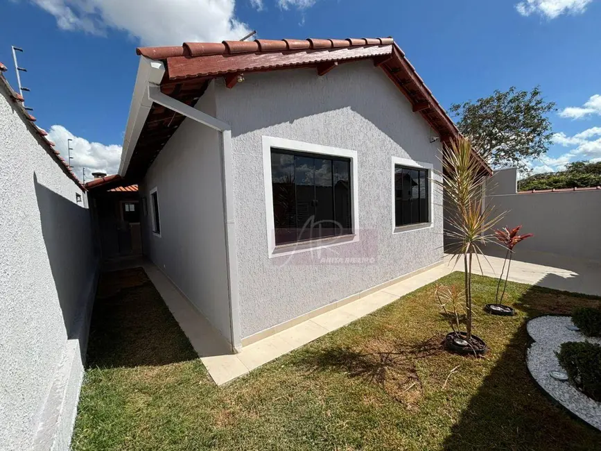 Foto 2 de Casa com 4 quartos à venda, 202m2 em Pouso Alegre - MG