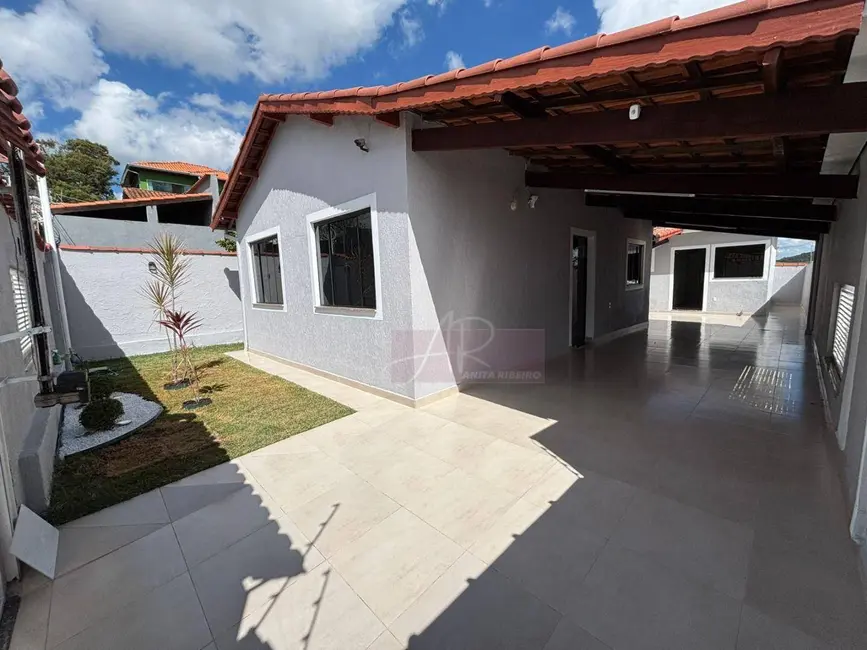Foto 1 de Casa com 4 quartos à venda, 202m2 em Pouso Alegre - MG