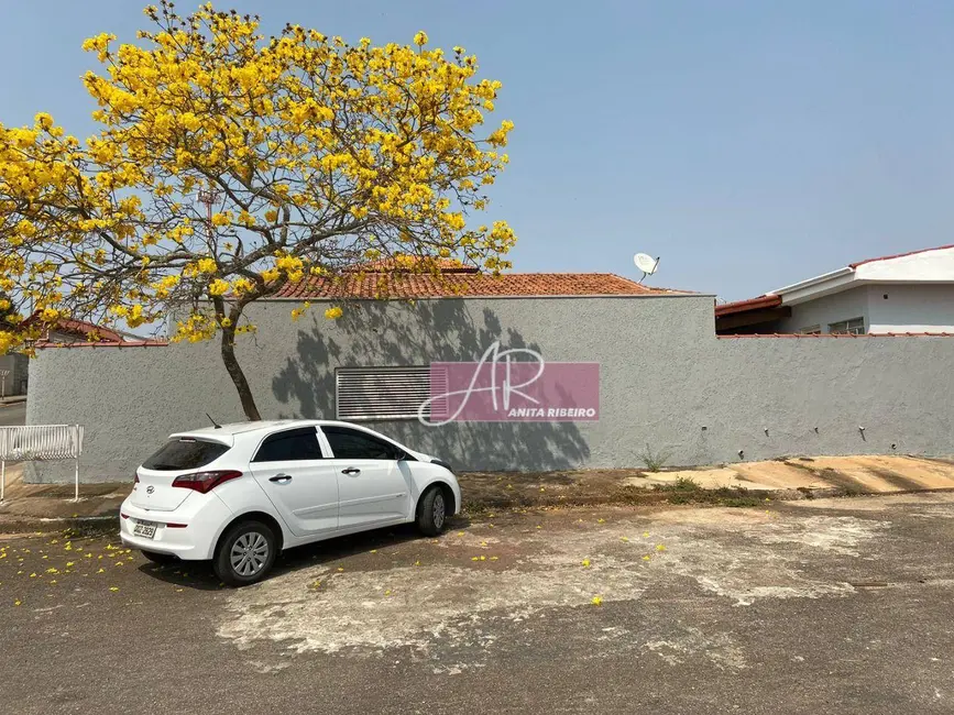 Foto 4 de Casa com 4 quartos à venda, 202m2 em Pouso Alegre - MG