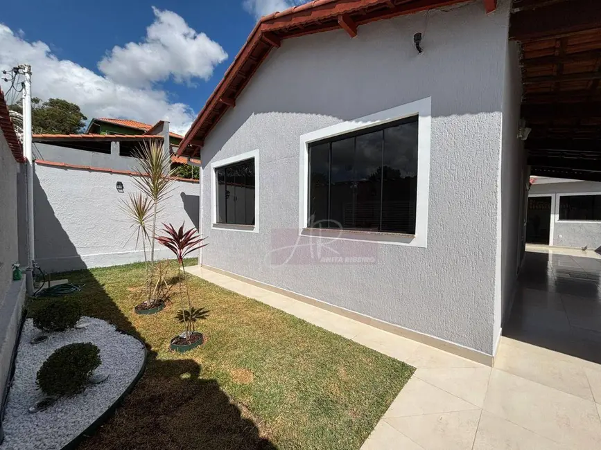 Foto 3 de Casa com 4 quartos à venda, 202m2 em Pouso Alegre - MG