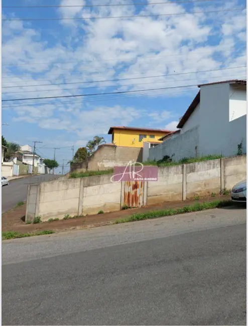 Foto 1 de Terreno / Lote à venda, 335m2 em Pouso Alegre - MG