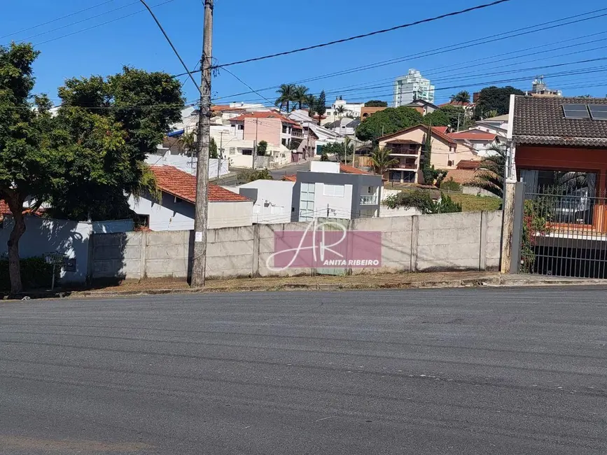 Foto 1 de Terreno / Lote à venda, 388m2 em Pouso Alegre - MG