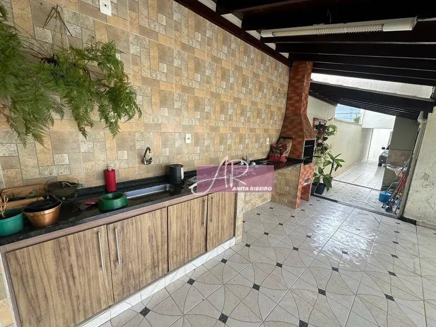 Casa com 4 quartos à venda, 300m2 em Pouso Alegre - MG - imagem 4 Foto 4 de Casa com 4 quartos à venda, 300m2 em Pouso Alegre - MG