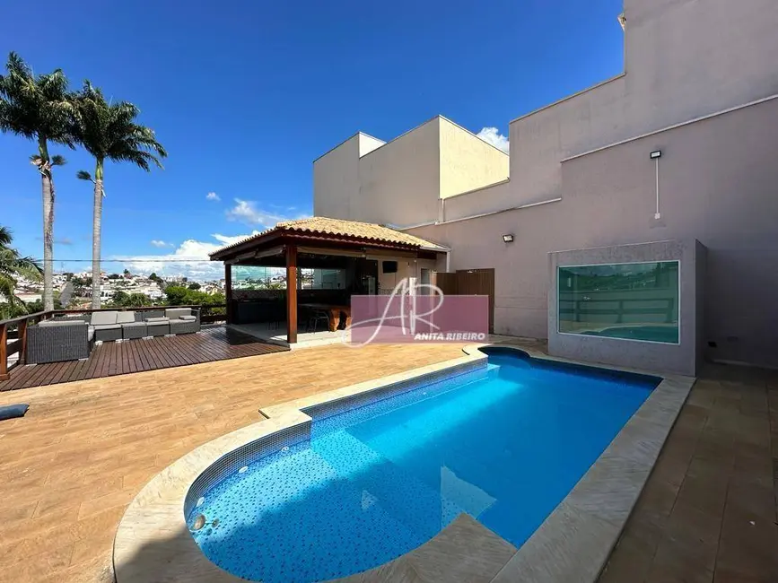 Foto 1 de Casa com 4 quartos à venda, 891m2 em Pouso Alegre - MG