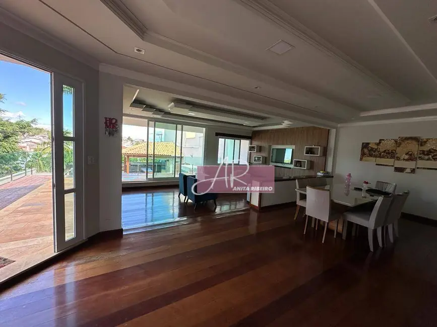 Foto 2 de Casa com 4 quartos à venda, 891m2 em Pouso Alegre - MG