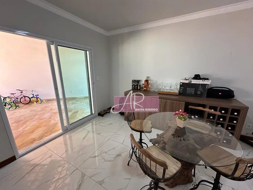 Foto 6 de Casa com 4 quartos à venda, 891m2 em Pouso Alegre - MG