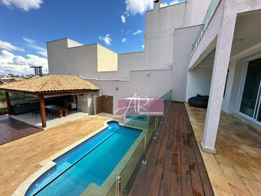 Foto 4 de Casa com 4 quartos à venda, 891m2 em Pouso Alegre - MG