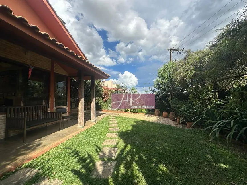 Casa com 4 quartos à venda, 408m2 em Pouso Alegre - MG - imagem 2 Foto 2 de Casa com 4 quartos à venda, 408m2 em Pouso Alegre - MG