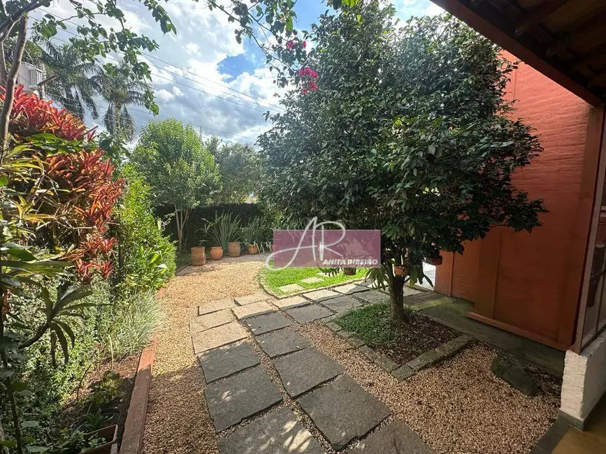 Casa com 4 quartos à venda, 408m2 em Pouso Alegre - MG - imagem 3 Foto 3 de Casa com 4 quartos à venda, 408m2 em Pouso Alegre - MG