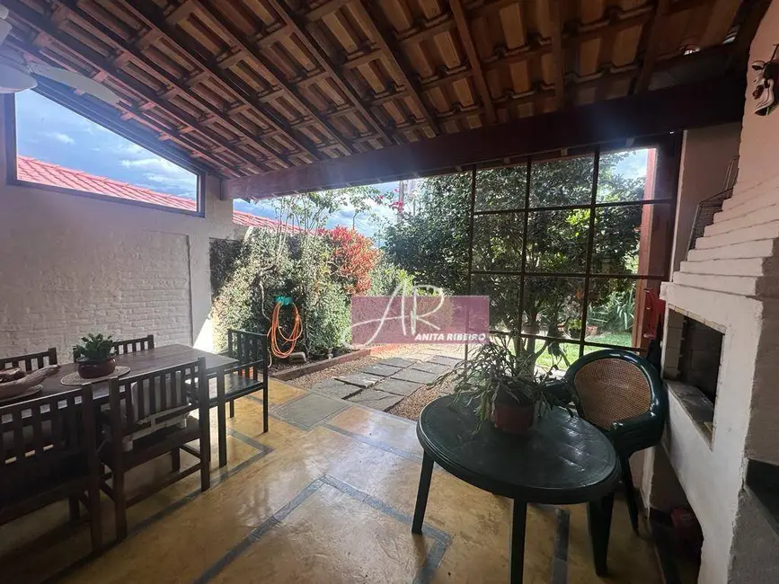 Casa com 4 quartos à venda, 408m2 em Pouso Alegre - MG - imagem 4 Foto 4 de Casa com 4 quartos à venda, 408m2 em Pouso Alegre - MG