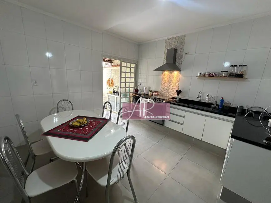 Foto 7 de Casa com 4 quartos à venda, 294m2 em Pouso Alegre - MG