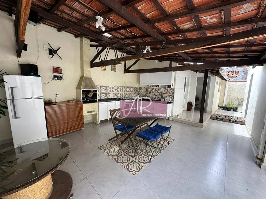 Foto 1 de Casa com 4 quartos à venda, 294m2 em Pouso Alegre - MG