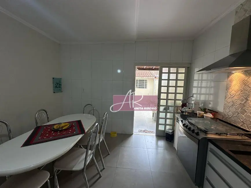 Foto 8 de Casa com 4 quartos à venda, 294m2 em Pouso Alegre - MG