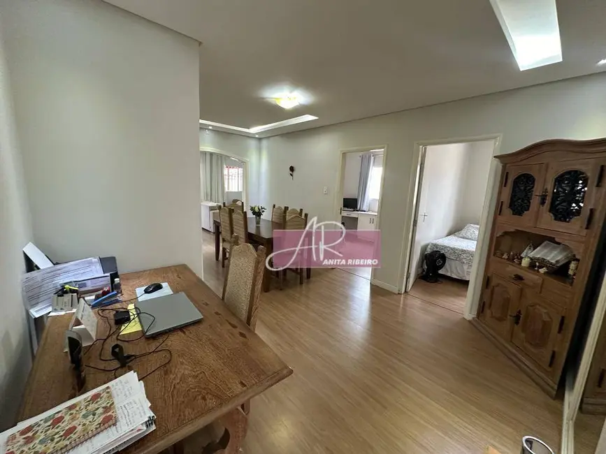 Foto 4 de Casa com 4 quartos à venda, 294m2 em Pouso Alegre - MG