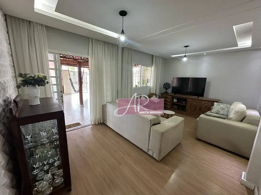 Foto 9 de Casa com 4 quartos à venda, 294m2 em Pouso Alegre - MG