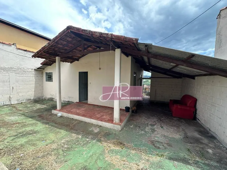 Foto 1 de Casa com 2 quartos à venda, 240m2 em Pouso Alegre - MG