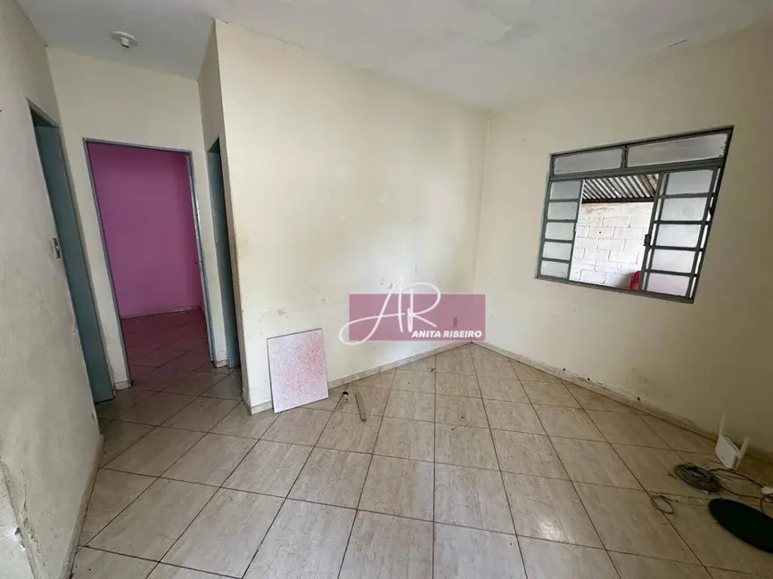 Foto 2 de Casa com 2 quartos à venda, 240m2 em Pouso Alegre - MG