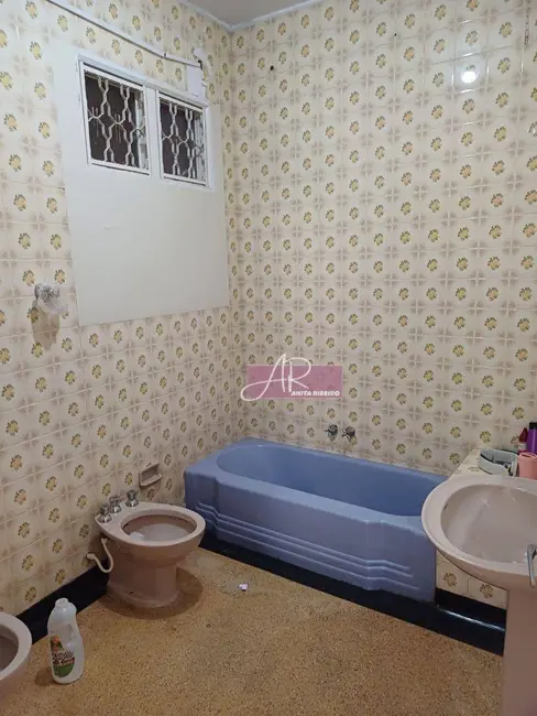 Casa com 6 quartos à venda, 260m2 em Centro, Pouso Alegre - MG - imagem 4 Foto 4 de Casa com 6 quartos à venda, 260m2 em Centro, Pouso Alegre - MG