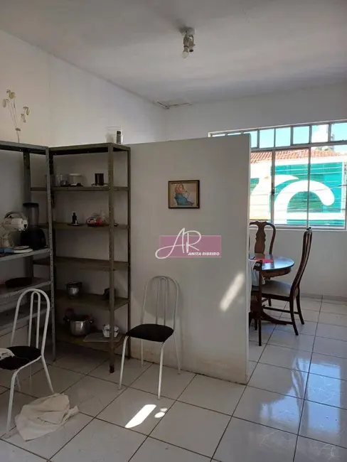 Foto 2 de Casa com 6 quartos à venda, 260m2 em Centro, Pouso Alegre - MG